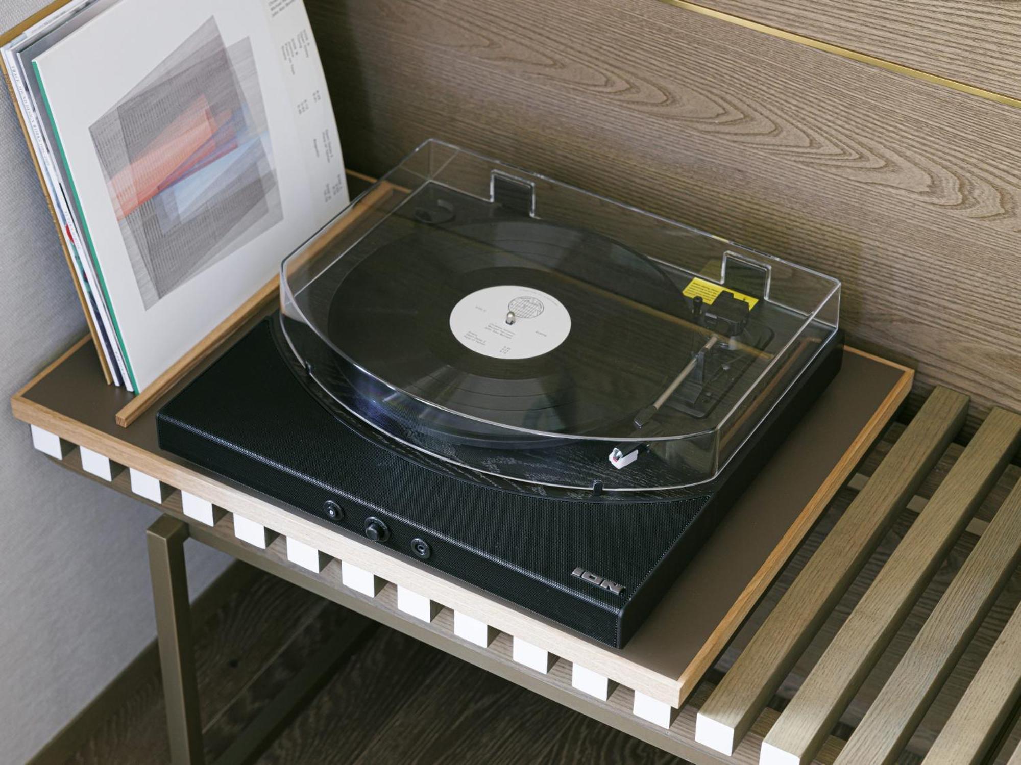 Good Nature Hotel Kiotó Szoba fotó A turntable